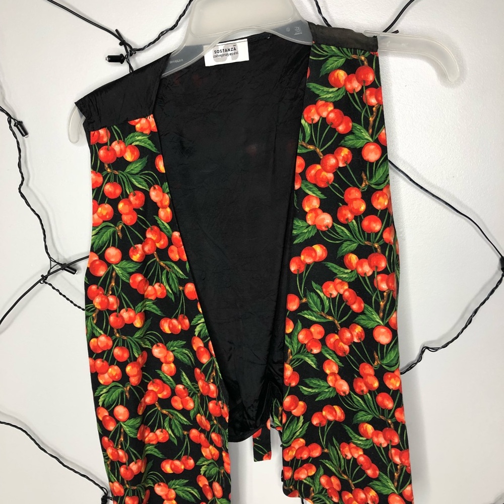 Cherry vest 🍒